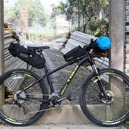 Sakwa rowerowa ROSWHEEL 10L montowana do sztycy pod siodełkiem ROXAR wodoodporna